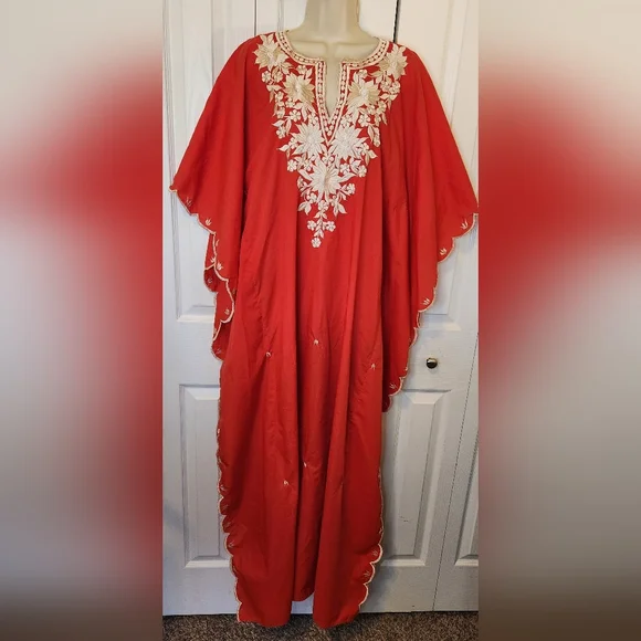 Vintage Large 1970s Red Floral White Embroidered Kaftan Long Maxi Boho - Picture 1 of 5